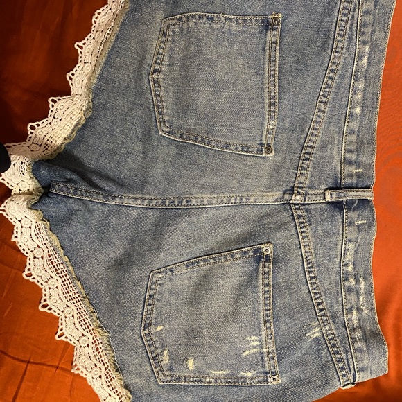 Free People Crochet Trim High Rise Jean Shorts 29 - Picture 8 of 9